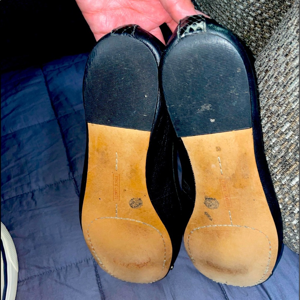 Black Vince Camuto flats. Size 8 1/2